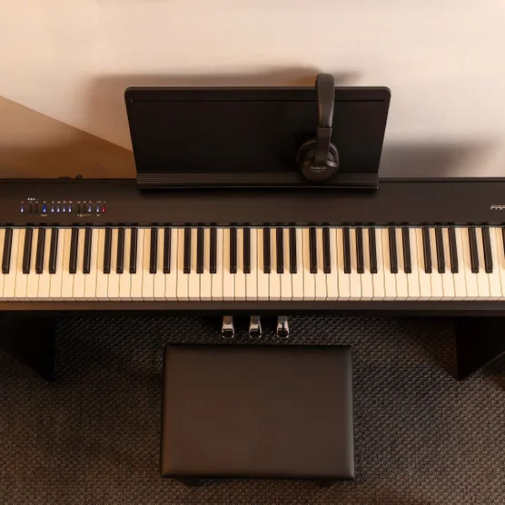 Roland - Digital piano with bench and headphones