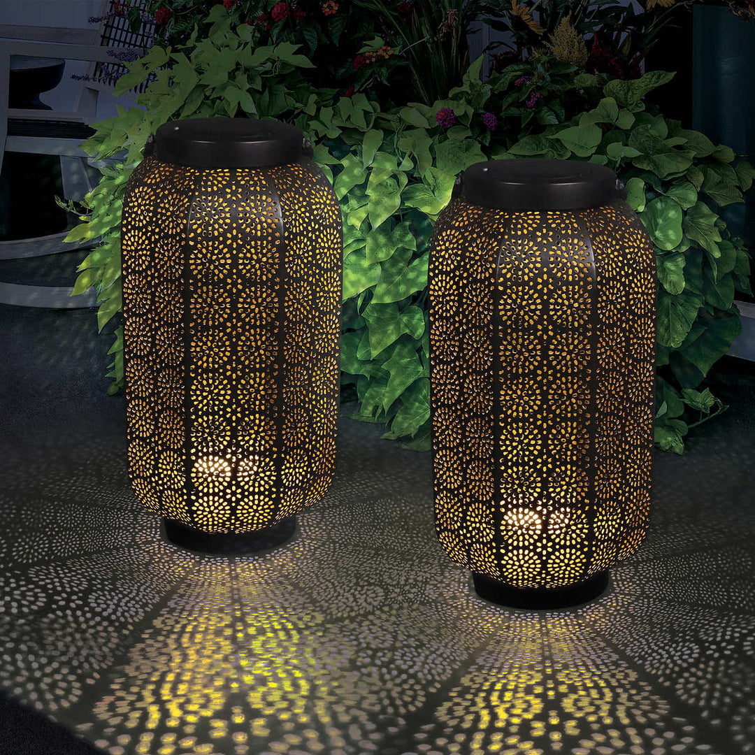 2 lanternes en métal de motifs mandala filigranes, à DEL par énergie solaire