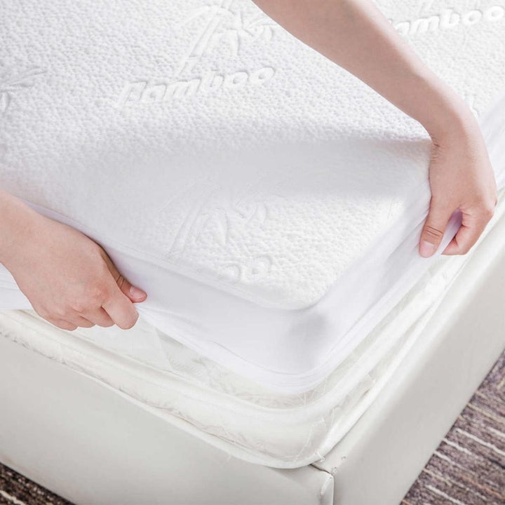 Swiss Comforts - Protège-matelas imperméable en rayonne de bambou