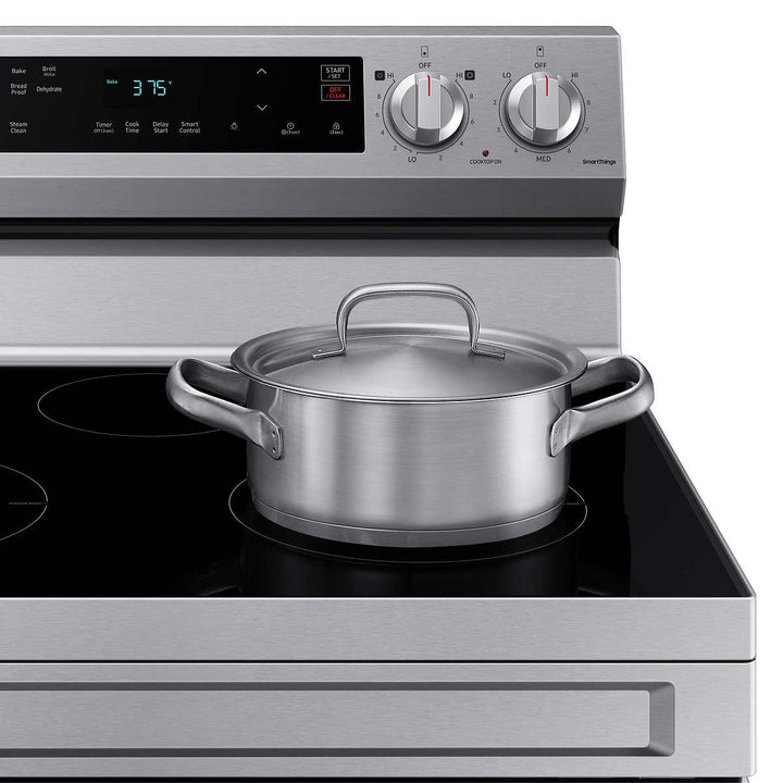 Samsung - Cuisinière de 30 po et de 6,3 pi³ avec friteuse à air intégré